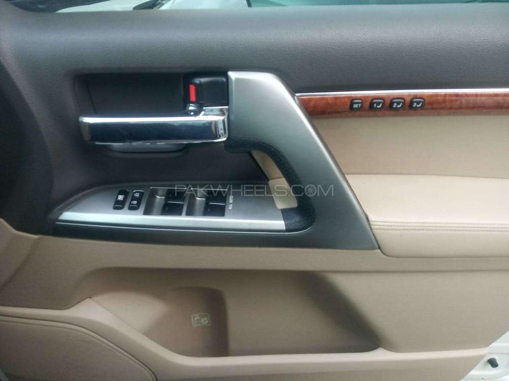 Toyota Land Cruiser 2012 for Sale in Karachi Toyota Land Cruiser 2012 for Sale in Karachi Image-9