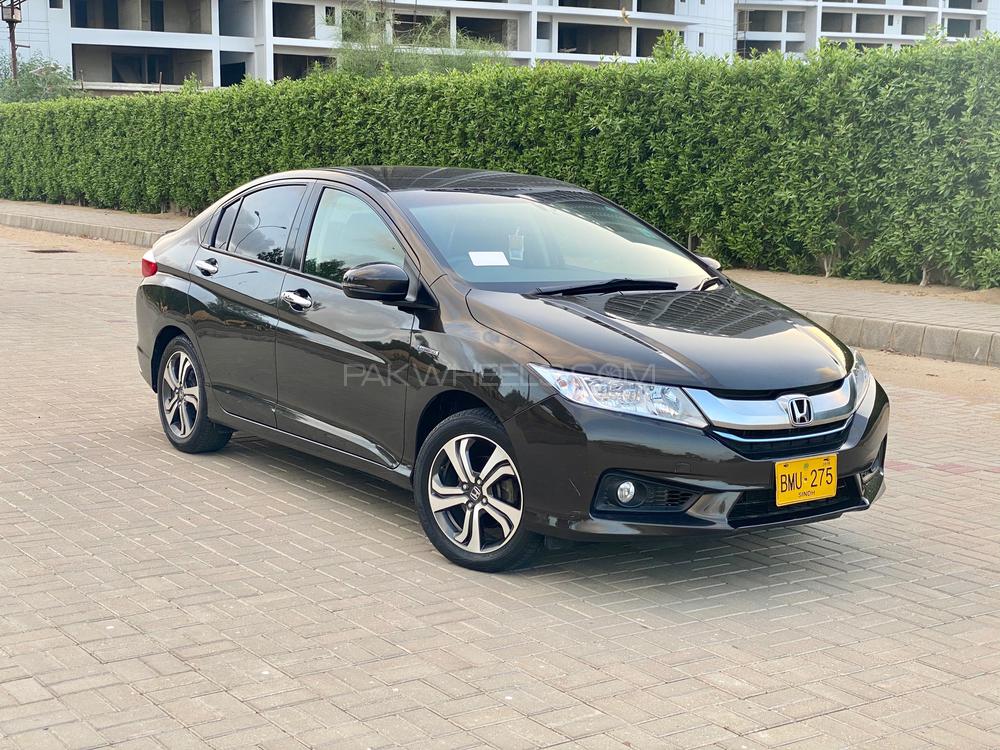 Honda Grace Hybrid 2014 for Sale in Karachi Image-1