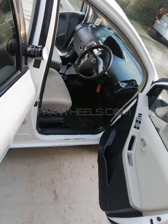 Toyota Vitz 2006 for Sale in Mardan Image-1