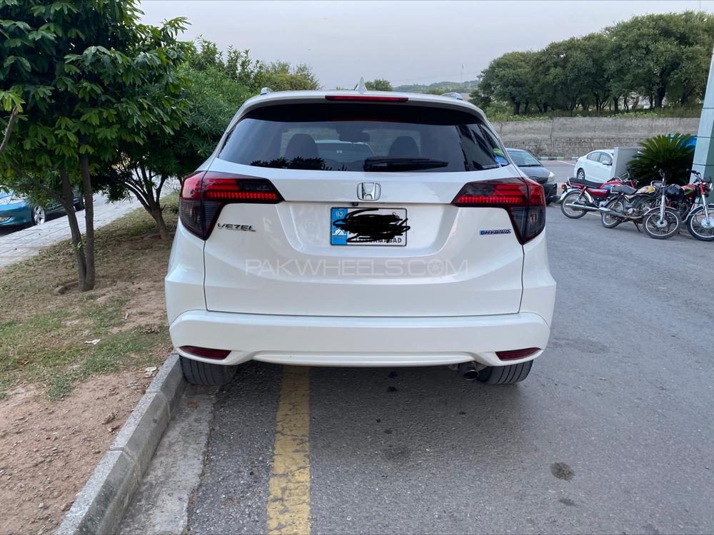 Honda Vezel 2015 for Sale in Islamabad Image-1