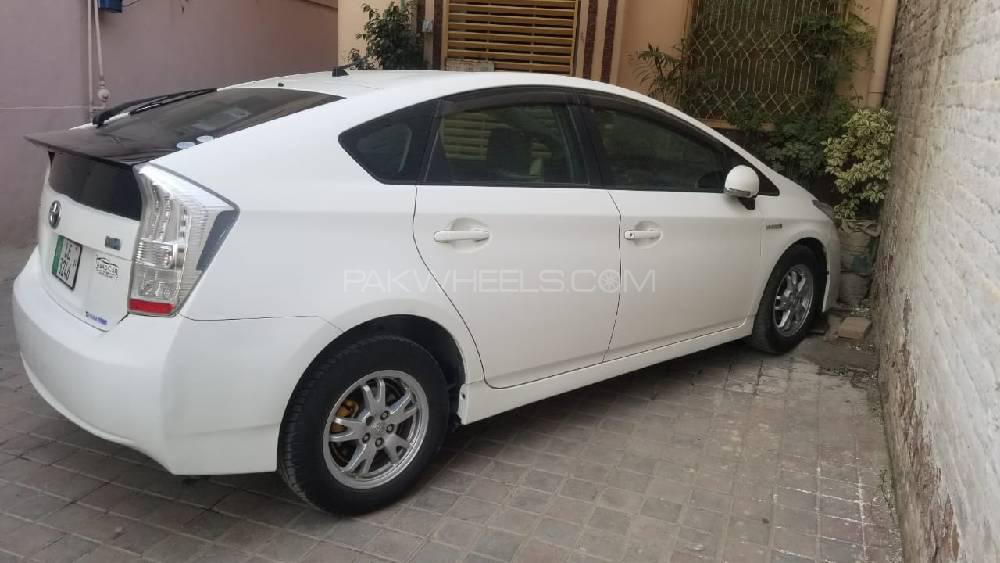 Toyota Prius 2010 for Sale in Peshawar Image-1