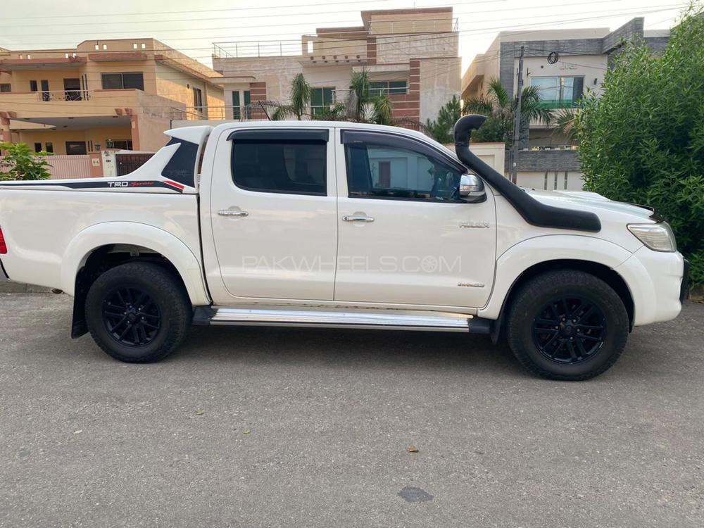 Toyota Hilux 2012 for Sale in Multan Image-1