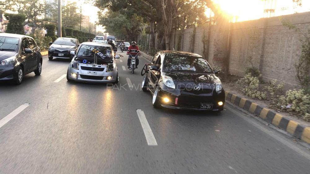 Suzuki Swift - 2013 Carzzers Suzuki Swift - 2013 Carzzers Image-6