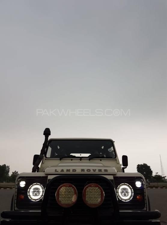 Land Rover Defender 2010 for Sale in Lahore Image-1
