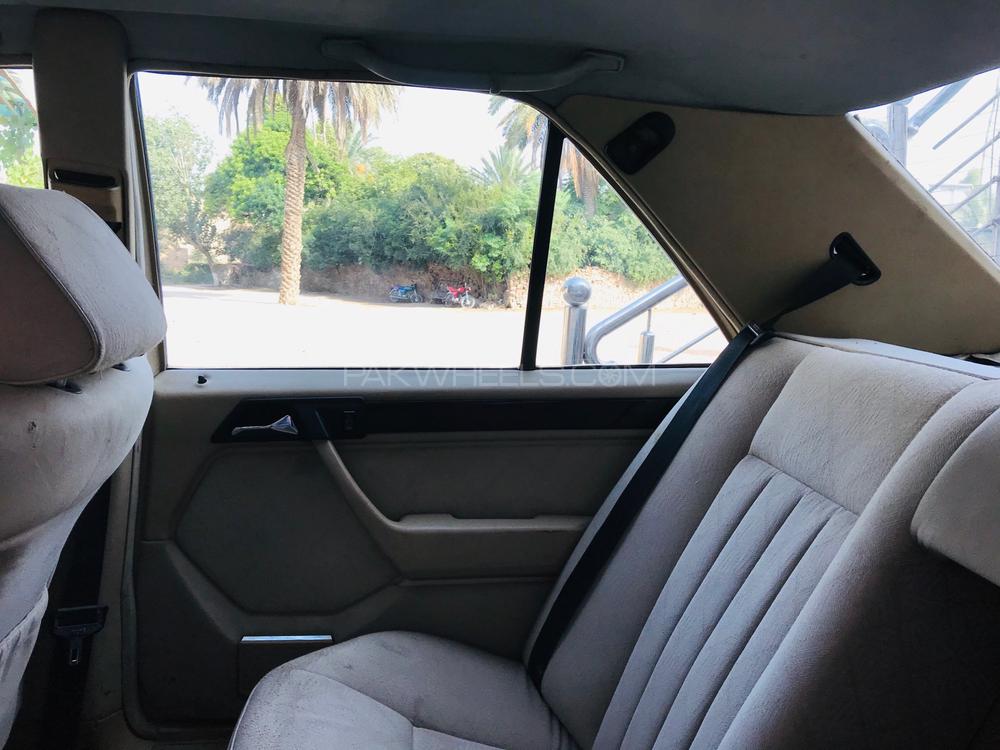 Mercedes Benz E Class 1986 for Sale in Peshawar Mercedes Benz E Class 1986 for Sale in Peshawar Image-3