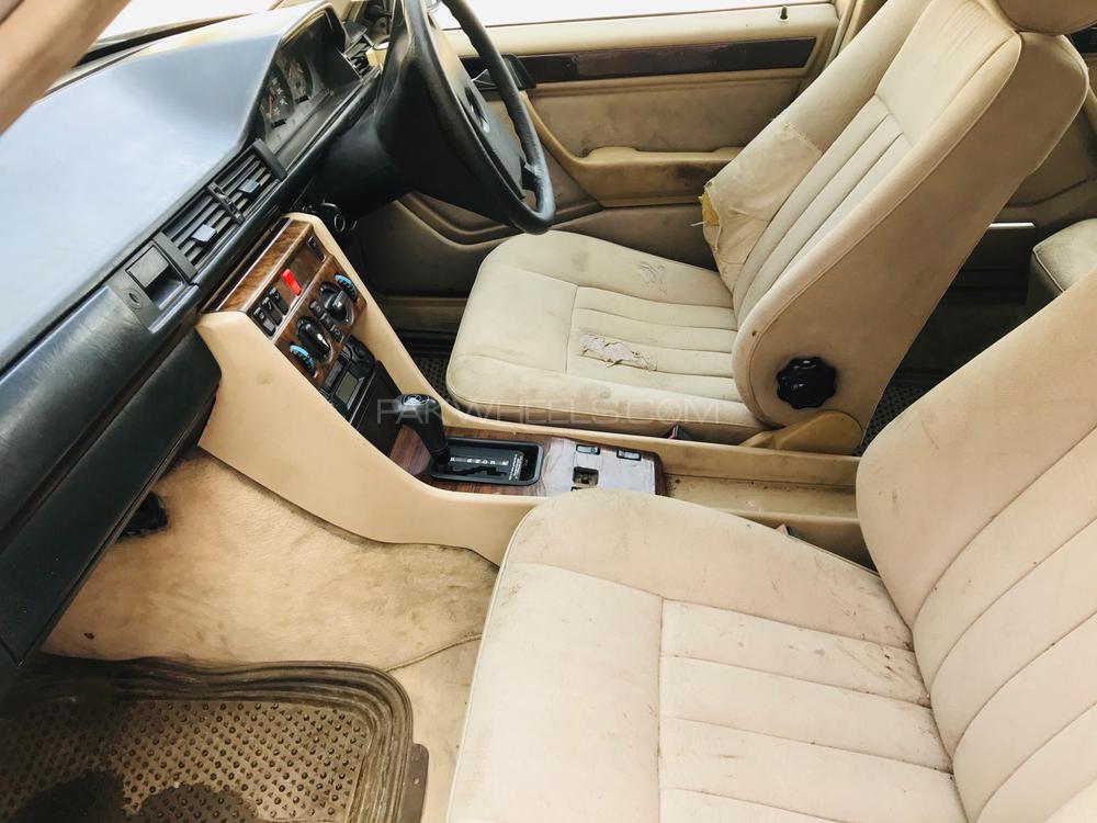 Mercedes Benz E Class 1986 for Sale in Peshawar Mercedes Benz E Class 1986 for Sale in Peshawar Image-10