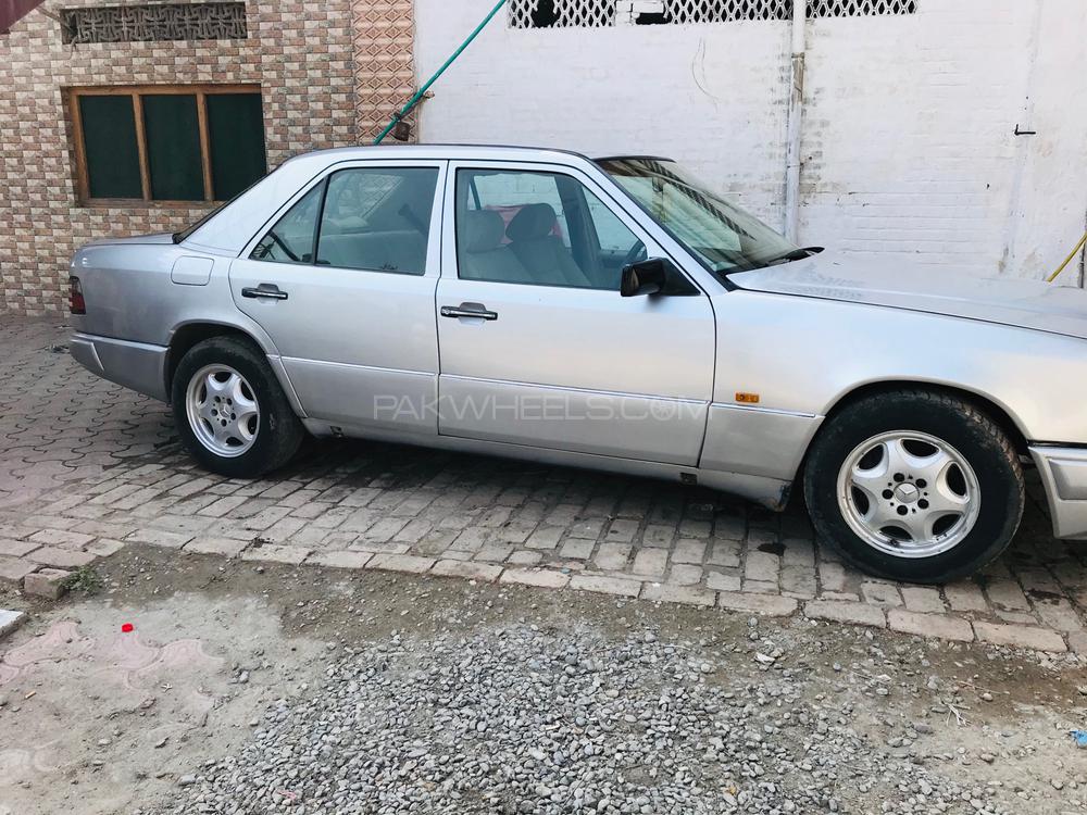 Mercedes Benz E Class 1986 for Sale in Peshawar Mercedes Benz E Class 1986 for Sale in Peshawar Image-12