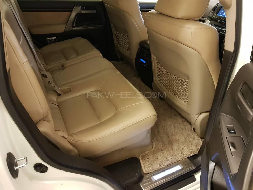 Toyota Land Cruiser 2010 for Sale in Karachi Toyota Land Cruiser 2010 for Sale in Karachi Image-8