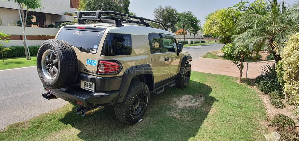 Toyota Fj Cruiser 2011 for Sale in Lahore Toyota Fj Cruiser 2011 for Sale in Lahore Image-4