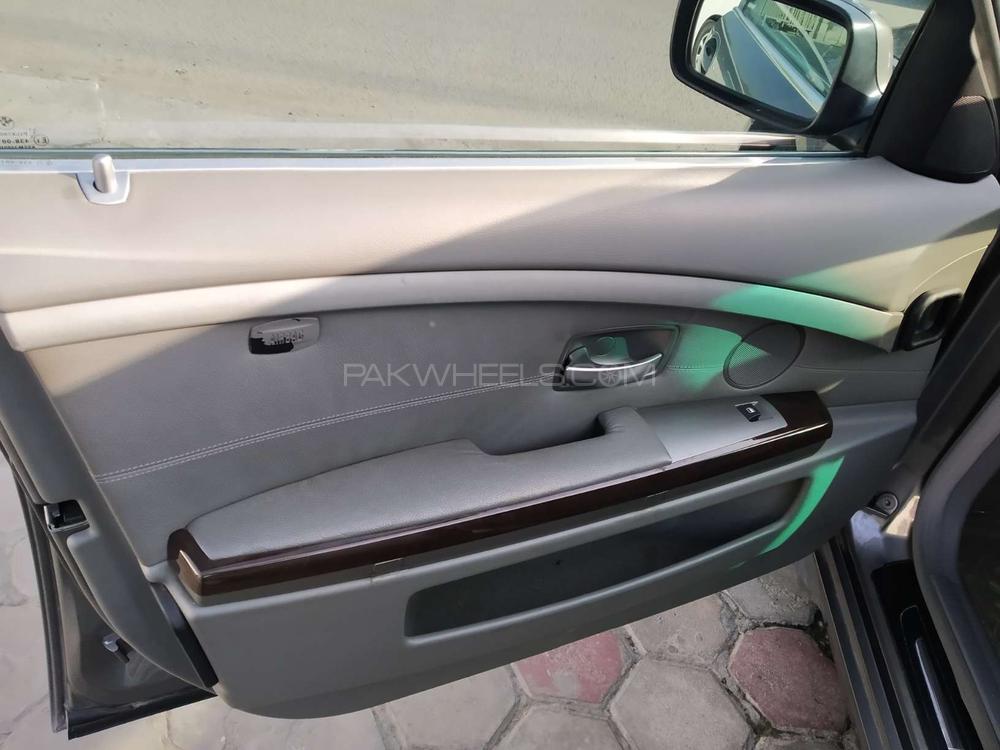 بی ایم ڈبلیو 7 سیریز 2005 for Sale in لاہور بی ایم ڈبلیو 7 سیریز 2005 for Sale in لاہور Image-8