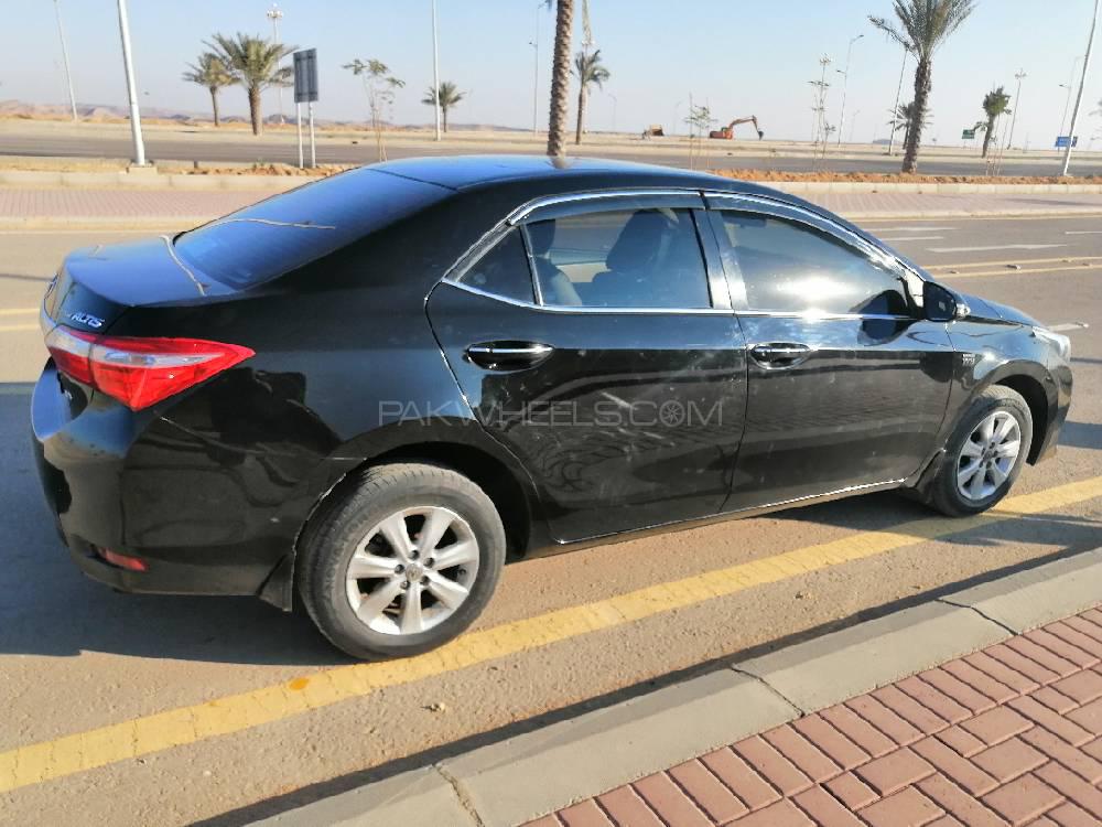 Toyota Corolla - 2015  Toyota Corolla - 2015  Image-2