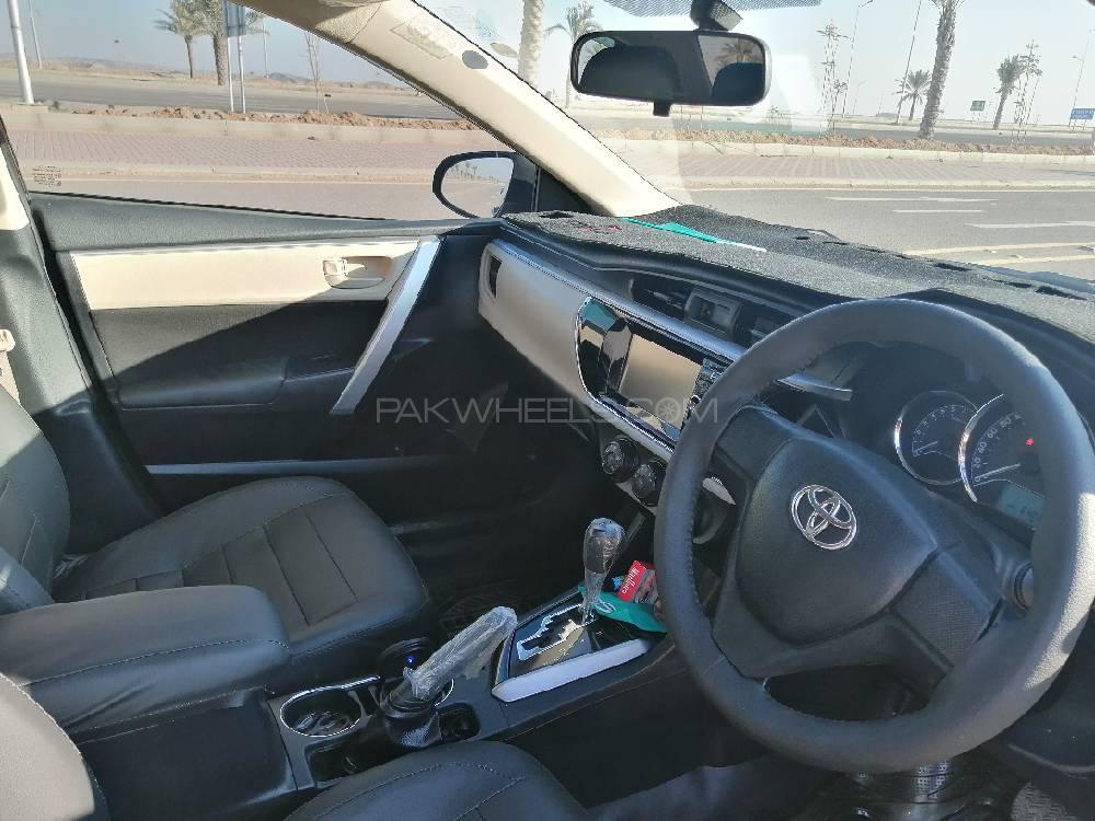 Toyota Corolla - 2015  Toyota Corolla - 2015  Image-3