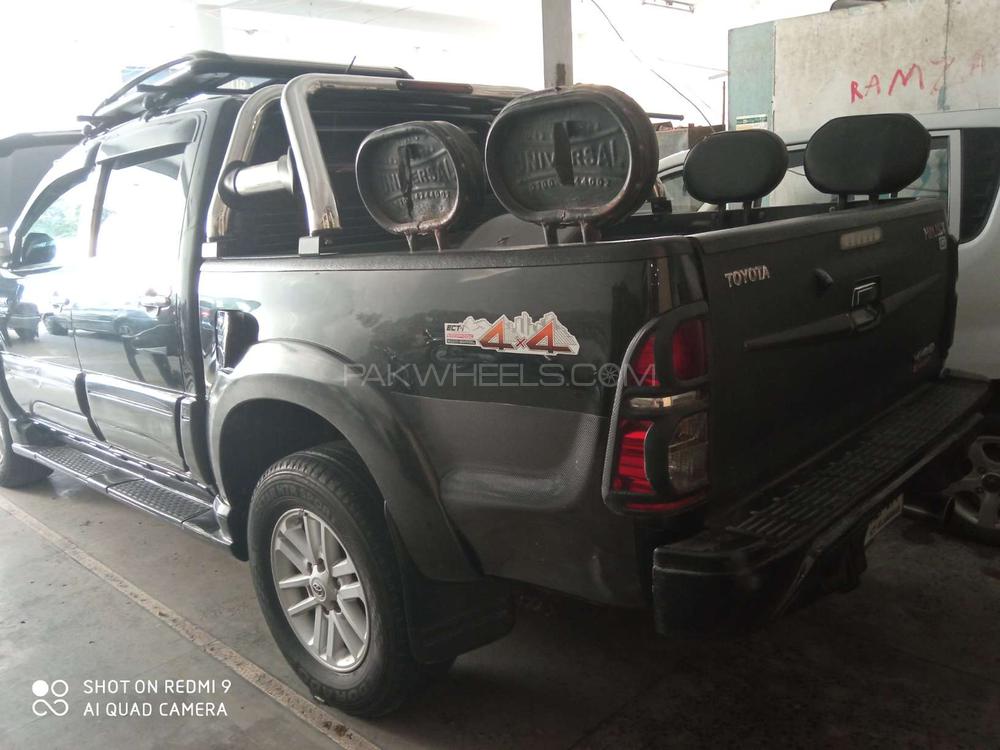 Toyota Hilux 2011 for Sale in Lahore Toyota Hilux 2011 for Sale in Lahore Image-12