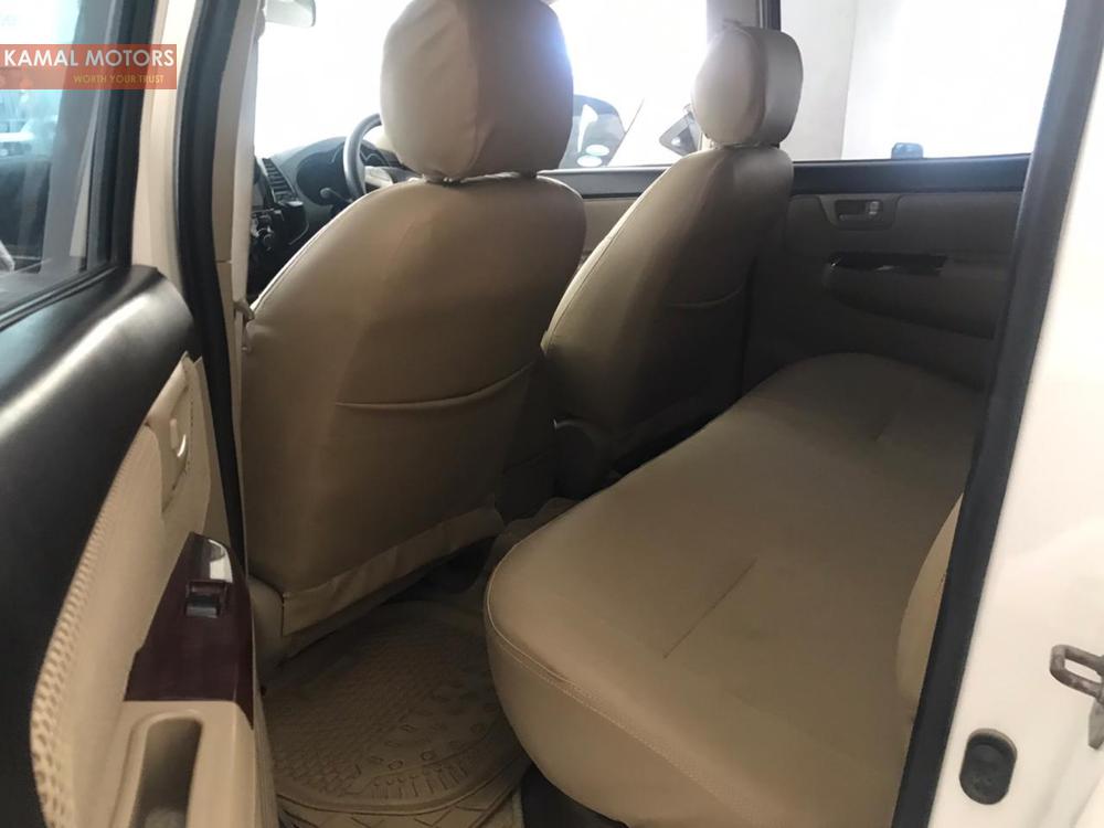 Toyota Hilux 2015 for Sale in Karachi Toyota Hilux 2015 for Sale in Karachi Image-12