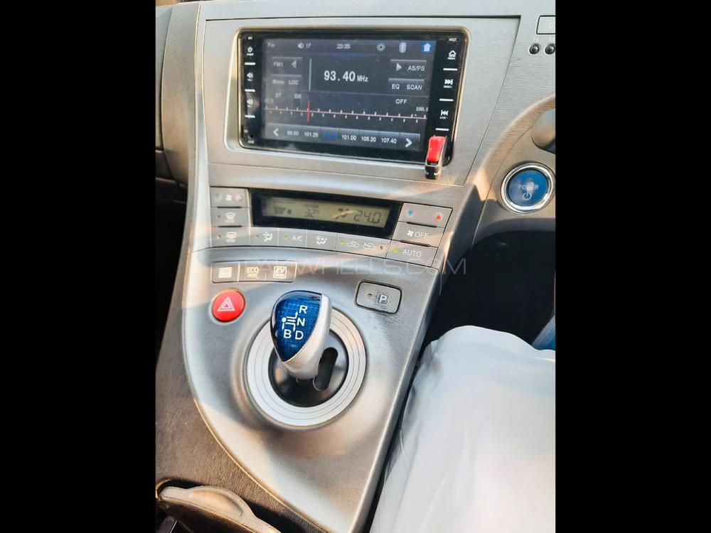 Toyota Prius 2012 for Sale in Lahore Toyota Prius 2012 for Sale in Lahore Image-2