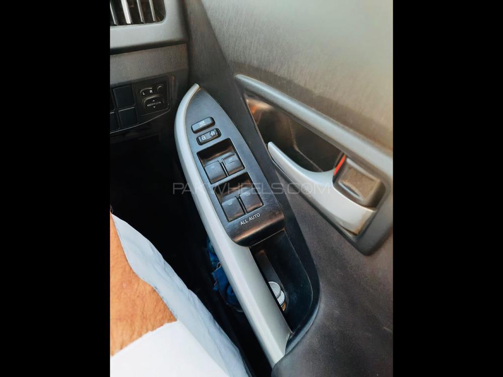 Toyota Prius 2012 for Sale in Lahore Toyota Prius 2012 for Sale in Lahore Image-3