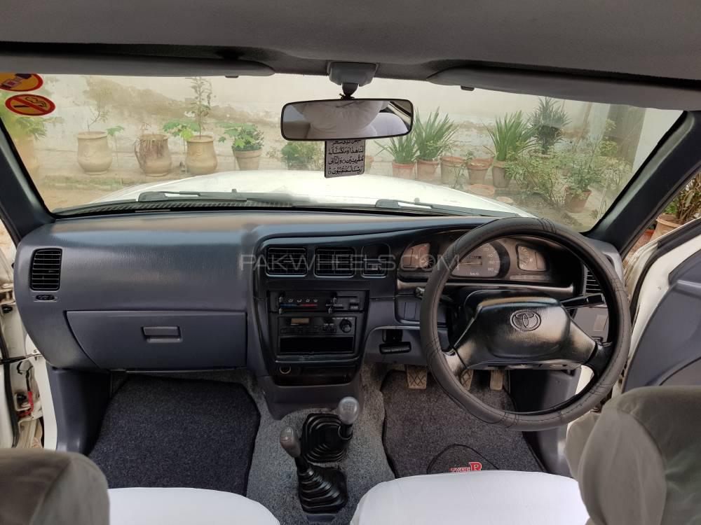 Toyota Hilux 2002 for Sale in Lahore Toyota Hilux 2002 for Sale in Lahore Image-11
