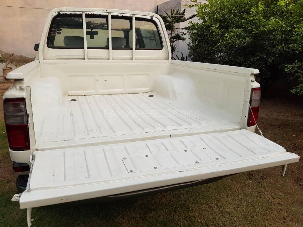 Toyota Hilux 2002 for Sale in Lahore Toyota Hilux 2002 for Sale in Lahore Image-10