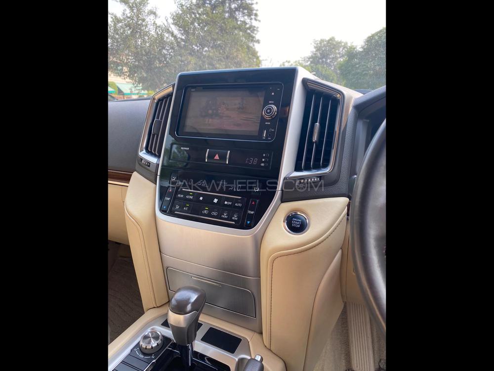Toyota Land Cruiser 2016 for Sale in Lahore Toyota Land Cruiser 2016 for Sale in Lahore Image-6