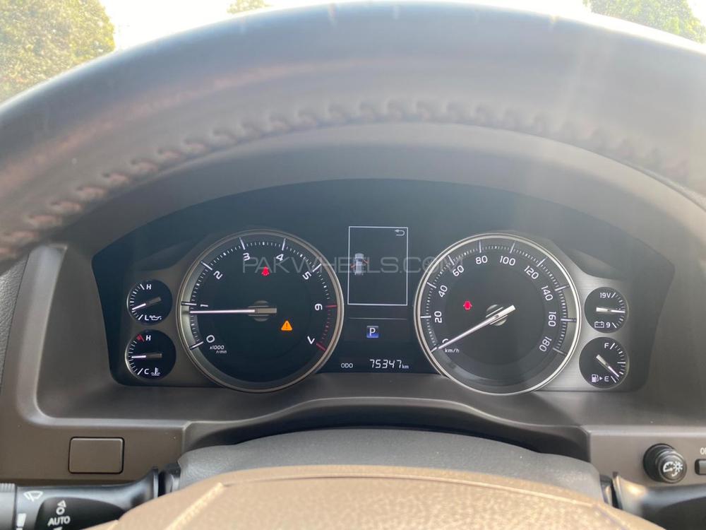 Toyota Land Cruiser 2016 for Sale in Lahore Toyota Land Cruiser 2016 for Sale in Lahore Image-8