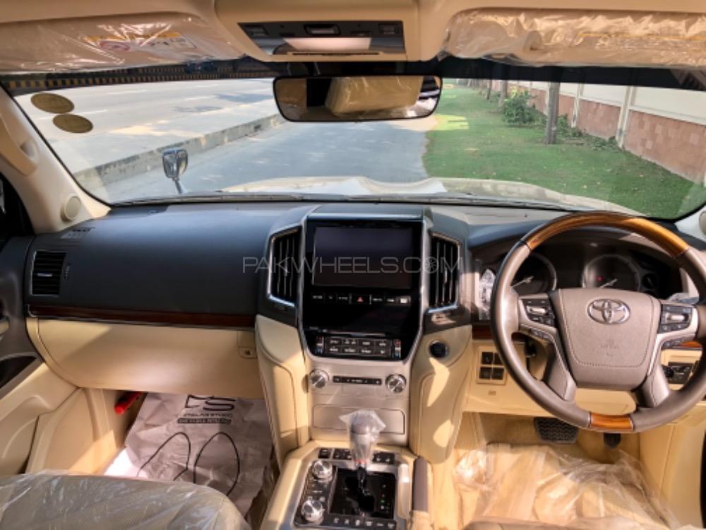 Toyota Land Cruiser 2015 for Sale in Lahore Toyota Land Cruiser 2015 for Sale in Lahore Image-3