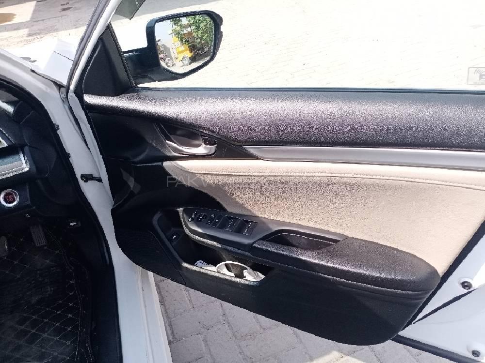 Honda Civic 2018 for Sale in Faisalabad Honda Civic 2018 for Sale in Faisalabad Image-5