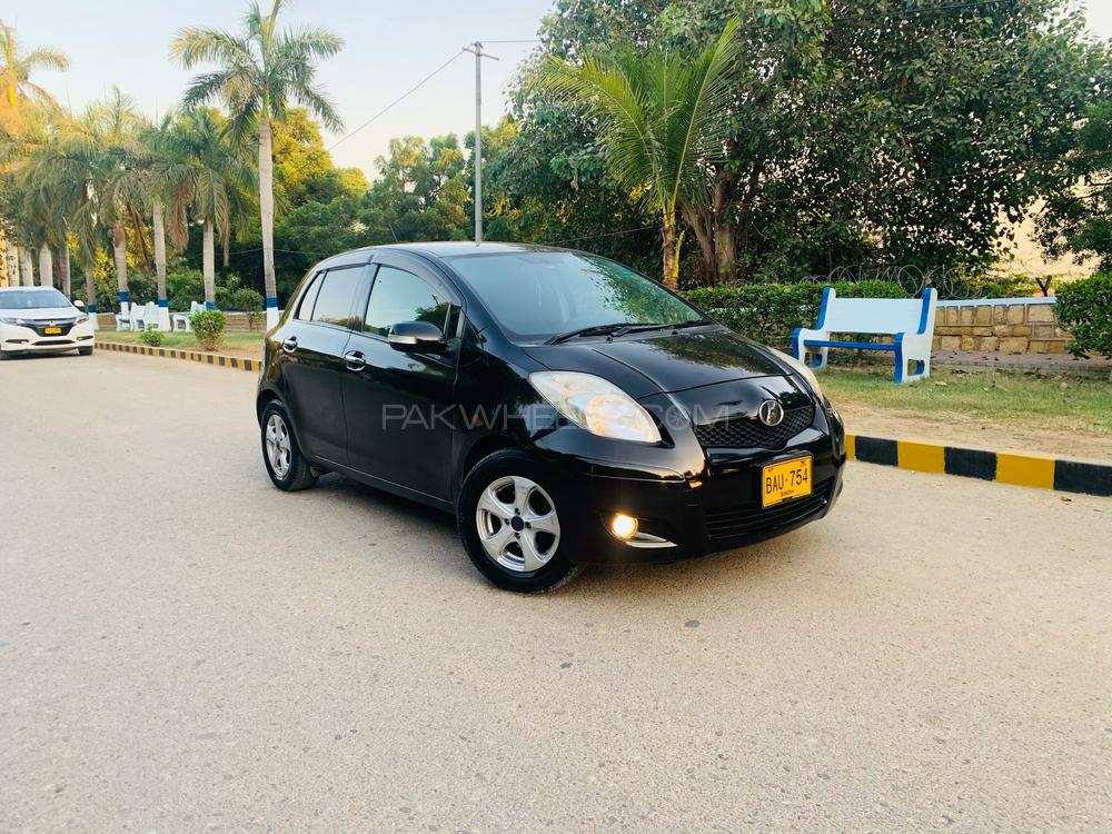 Toyota Vitz 2010 for Sale in Karachi Image-1