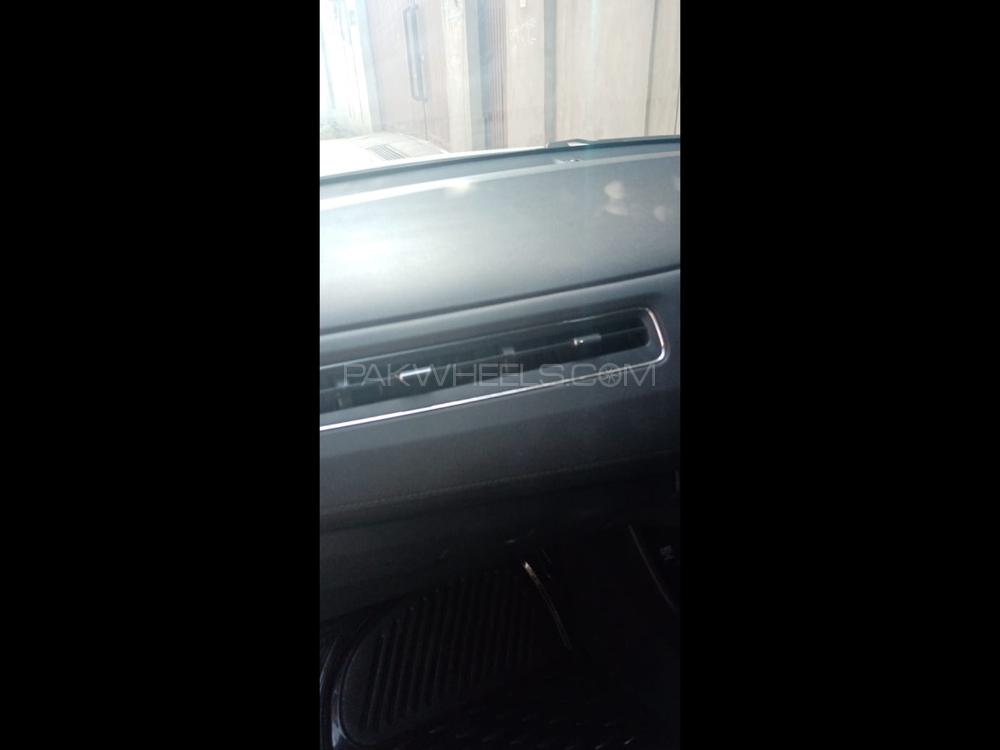 Honda Vezel 2016 for Sale in Chakwal Honda Vezel 2016 for Sale in Chakwal Image-10