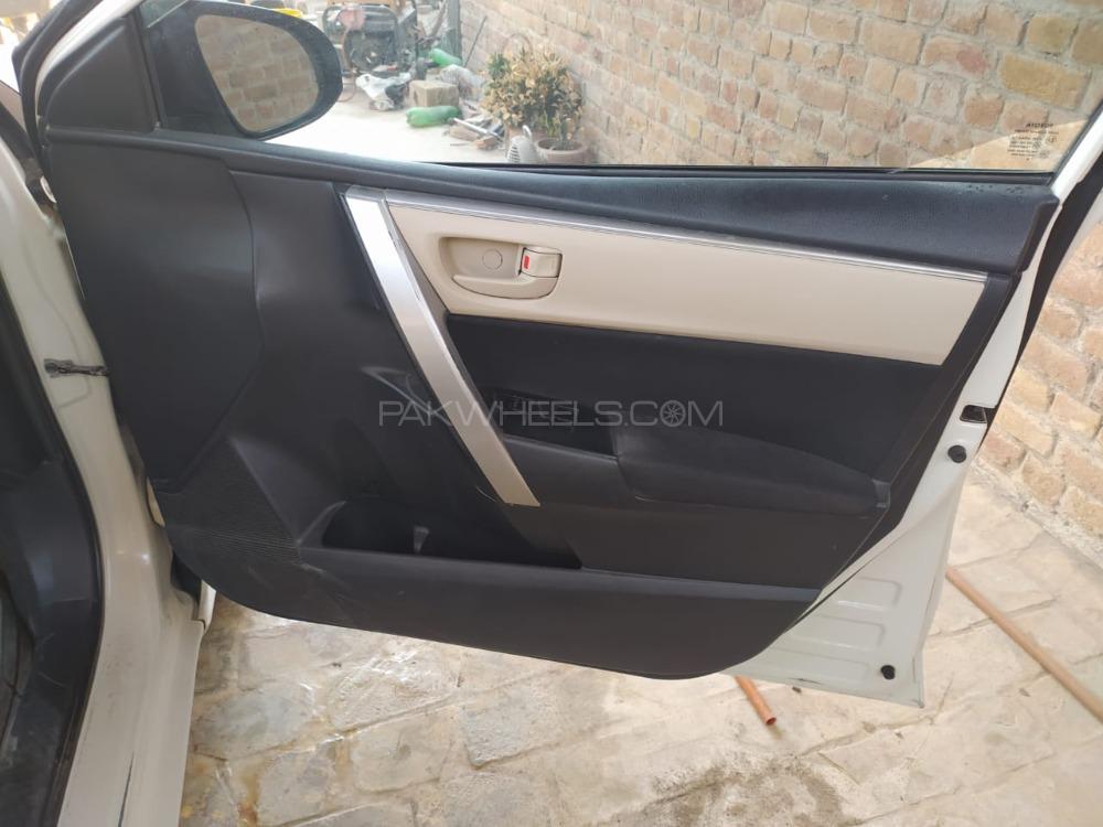 Toyota Corolla 2014 for Sale in Peshawar Toyota Corolla 2014 for Sale in Peshawar Image-9