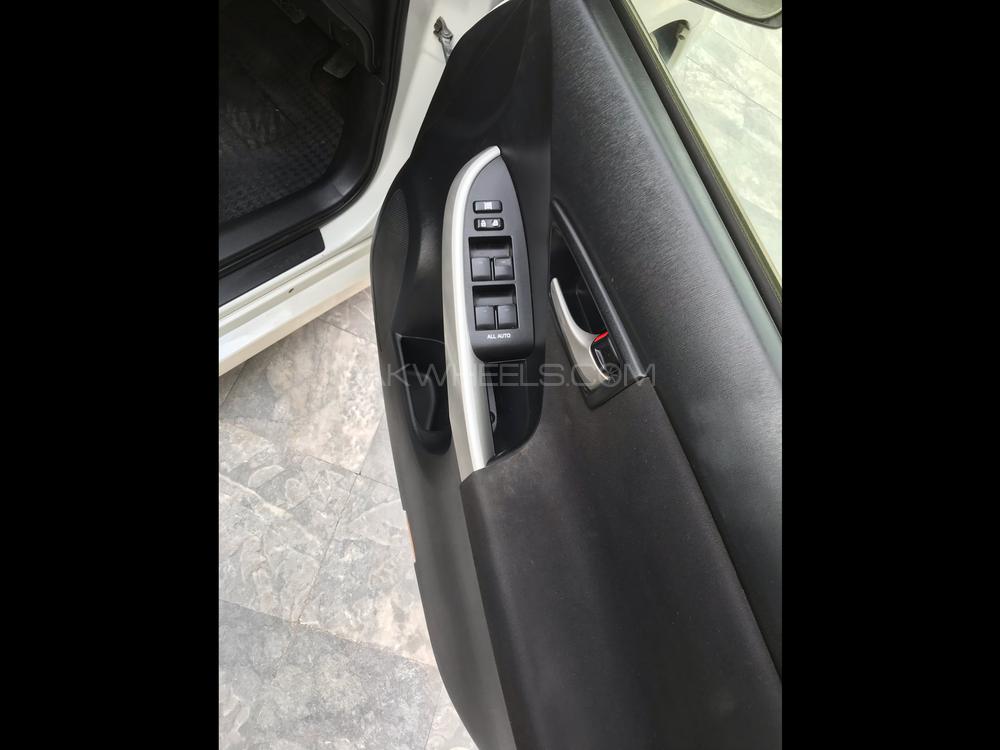 Toyota Prius 2014 for Sale in Peshawar Toyota Prius 2014 for Sale in Peshawar Image-10