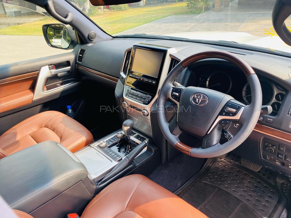 Toyota Land Cruiser 2015 for Sale in Lahore Toyota Land Cruiser 2015 for Sale in Lahore Image-11