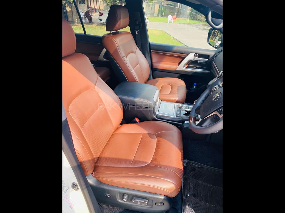 Toyota Land Cruiser 2015 for Sale in Lahore Toyota Land Cruiser 2015 for Sale in Lahore Image-12