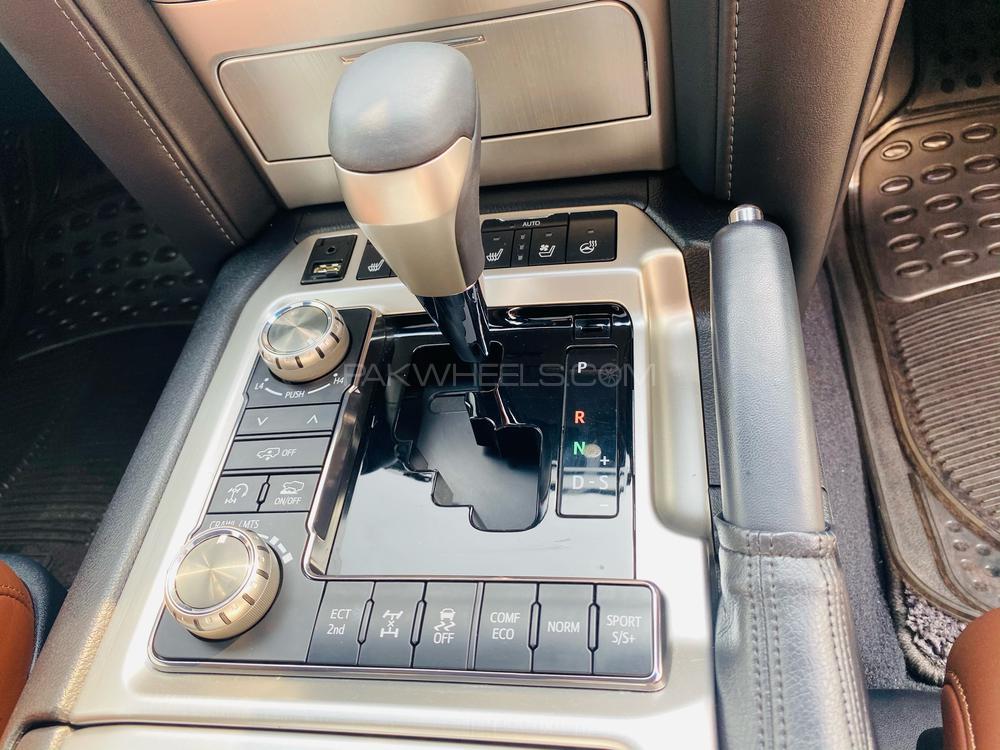 Toyota Land Cruiser 2015 for Sale in Lahore Toyota Land Cruiser 2015 for Sale in Lahore Image-15