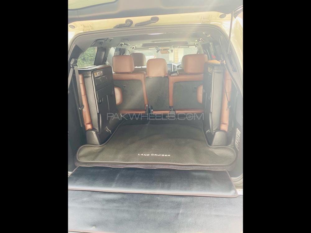 Toyota Land Cruiser 2015 for Sale in Lahore Toyota Land Cruiser 2015 for Sale in Lahore Image-18