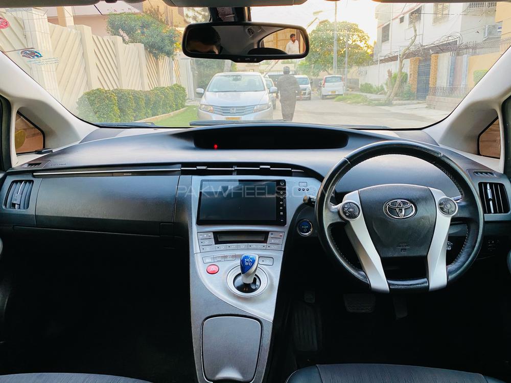 Toyota Prius 2013 for Sale in Karachi Toyota Prius 2013 for Sale in Karachi Image-6