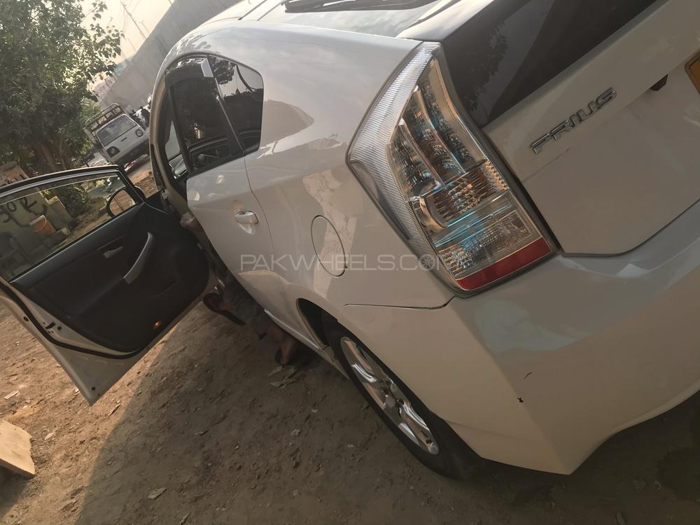 Toyota Prius 2011 for Sale in Karachi Image-1
