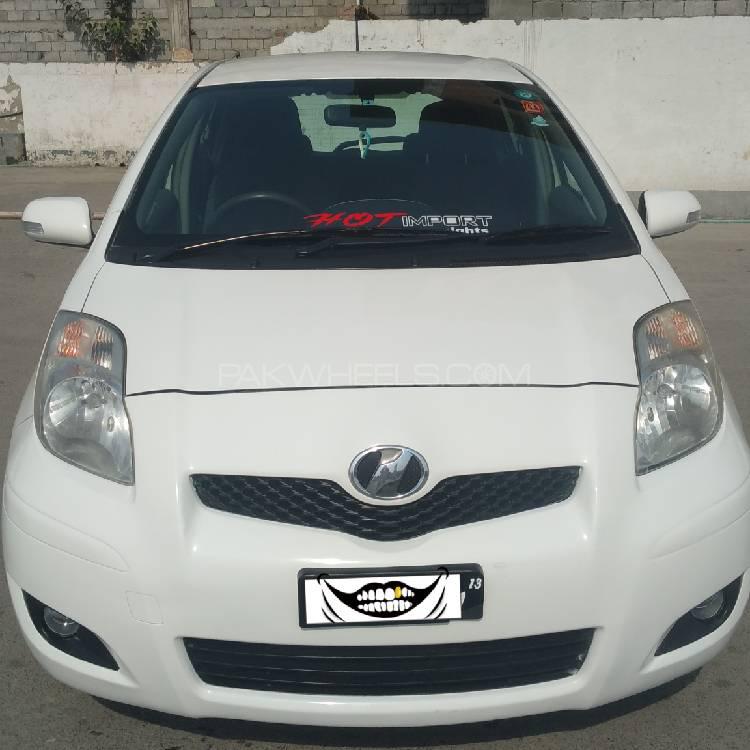 Toyota Vitz 2010 for Sale in Mardan Image-1