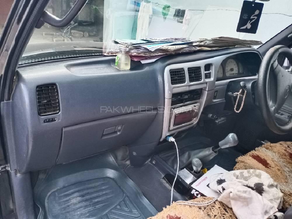 Toyota Hilux 2002 for Sale in Bannu Toyota Hilux 2002 for Sale in Bannu Image-6