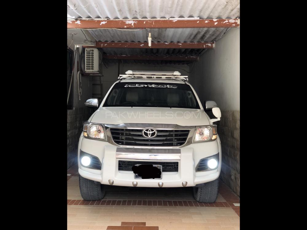 Toyota Hilux 2015 for Sale in Karachi Image-1