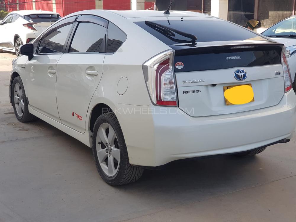 Toyota Prius 2014 for Sale in Karachi Toyota Prius 2014 for Sale in Karachi Image-4