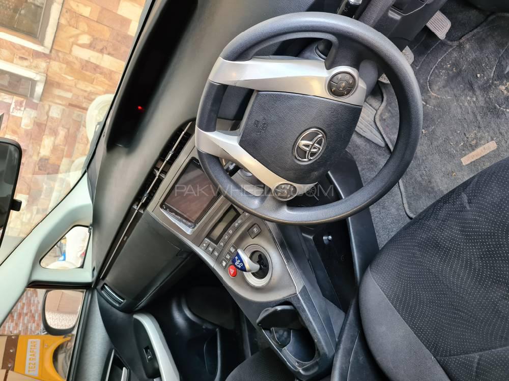 Toyota Prius 2014 for Sale in Gujrat Toyota Prius 2014 for Sale in Gujrat Image-9