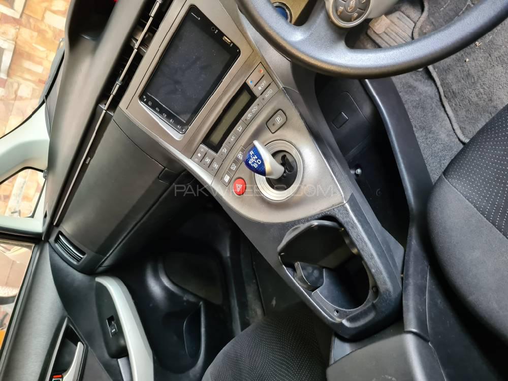Toyota Prius 2014 for Sale in Gujrat Toyota Prius 2014 for Sale in Gujrat Image-10
