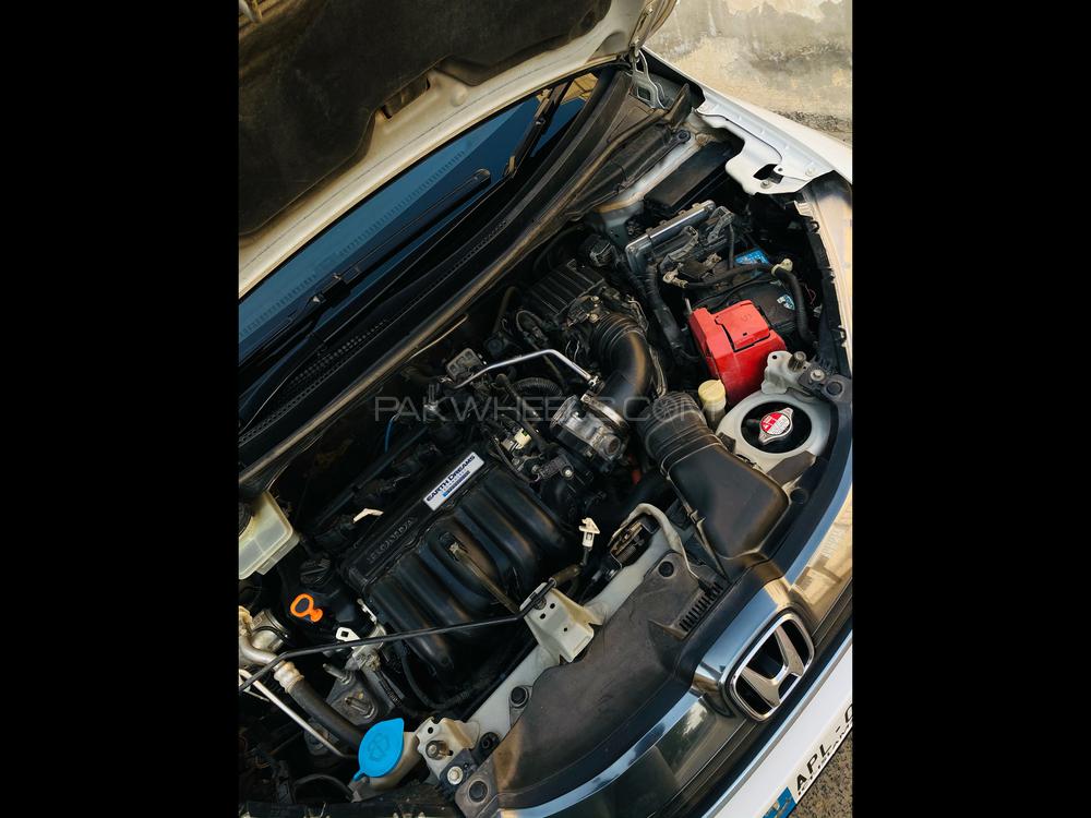 Honda Fit 2015 for Sale in Multan Honda Fit 2015 for Sale in Multan Image-12