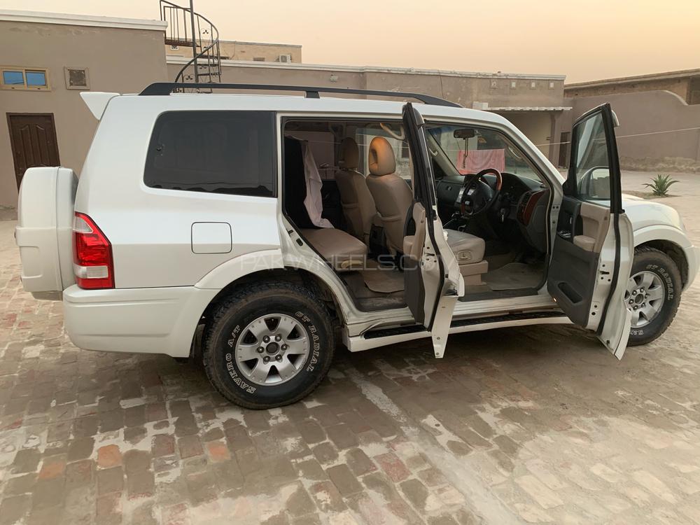 Mitsubishi Pajero 2005 for Sale in Multan Mitsubishi Pajero 2005 for Sale in Multan Image-10