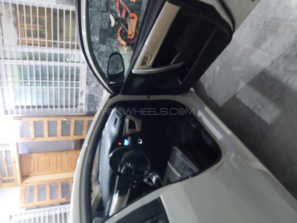 Toyota Corolla 2017 for Sale in Mardan Image-1