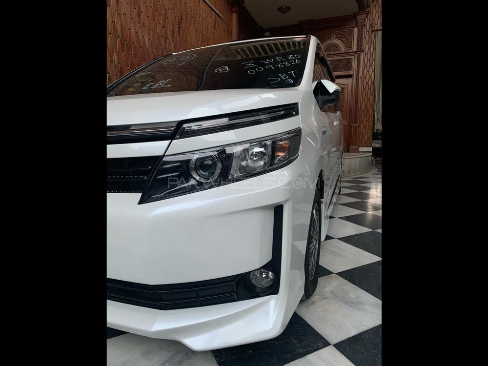 Toyota Voxy 2015 for Sale in Peshawar Toyota Voxy 2015 for Sale in Peshawar Image-5