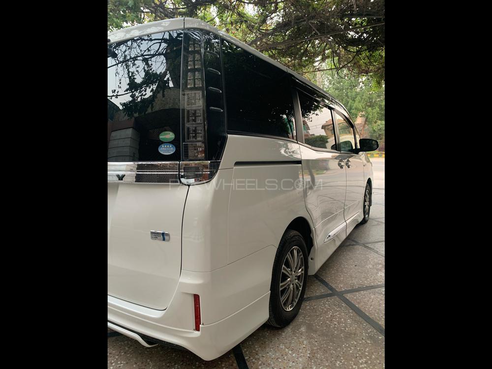 Toyota Voxy 2015 for Sale in Peshawar Toyota Voxy 2015 for Sale in Peshawar Image-9