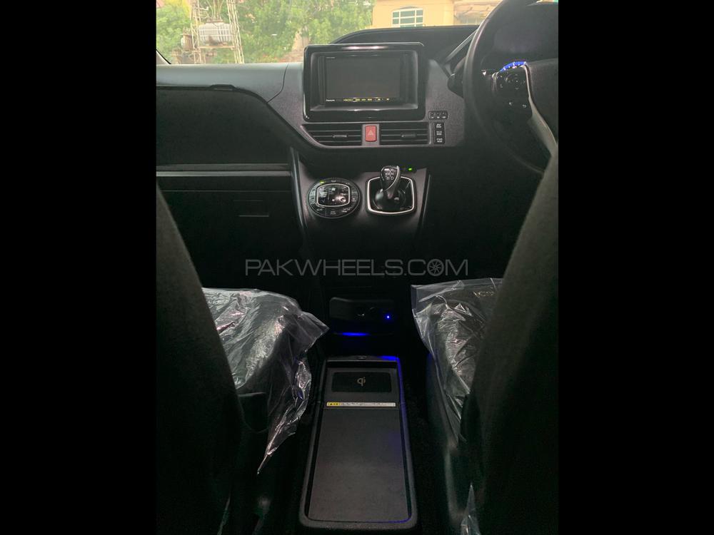 Toyota Voxy 2015 for Sale in Peshawar Toyota Voxy 2015 for Sale in Peshawar Image-15