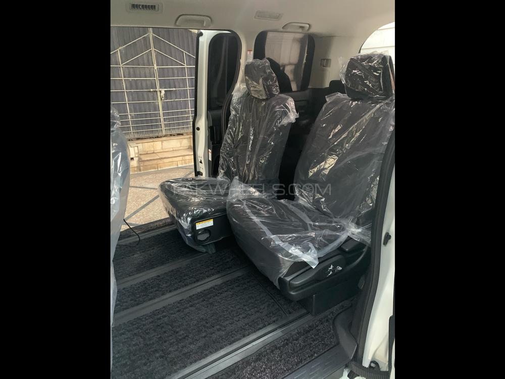 Toyota Voxy 2015 for Sale in Peshawar Toyota Voxy 2015 for Sale in Peshawar Image-17