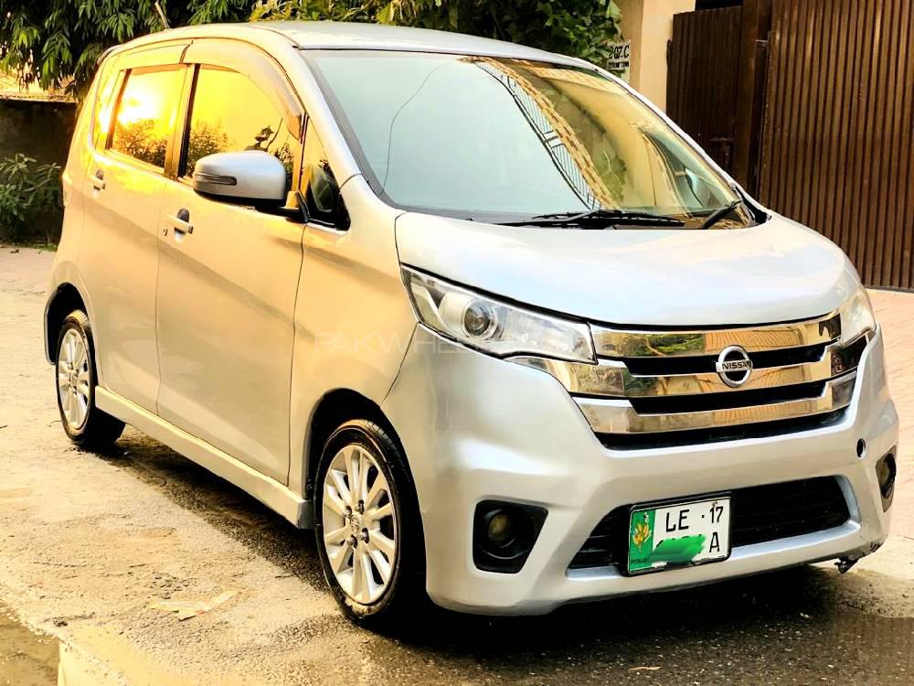 Nissan Dayz Highway Star 2014 for Sale in Lahore Nissan Dayz Highway Star 2014 for Sale in Lahore Image-2